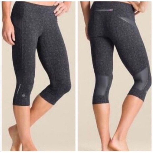 ATHLETA Cairo Bare to Run Cropped Knicker Capri Leggings - Picture 1 of 13